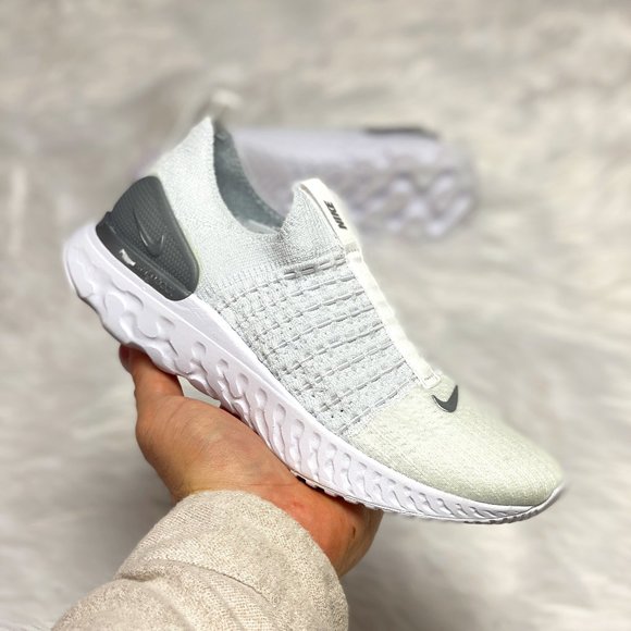 women's running shoe nike react phantom run flyknit 2